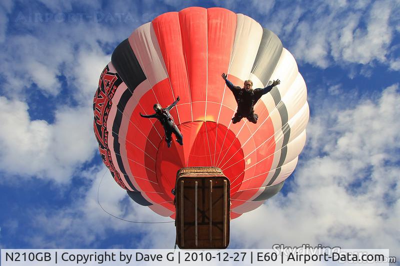 N210GB, Balony Kubicek Spol Sro BB60Z C/N 779, Skydivers exit the hot air balloon over Skydive Arizona