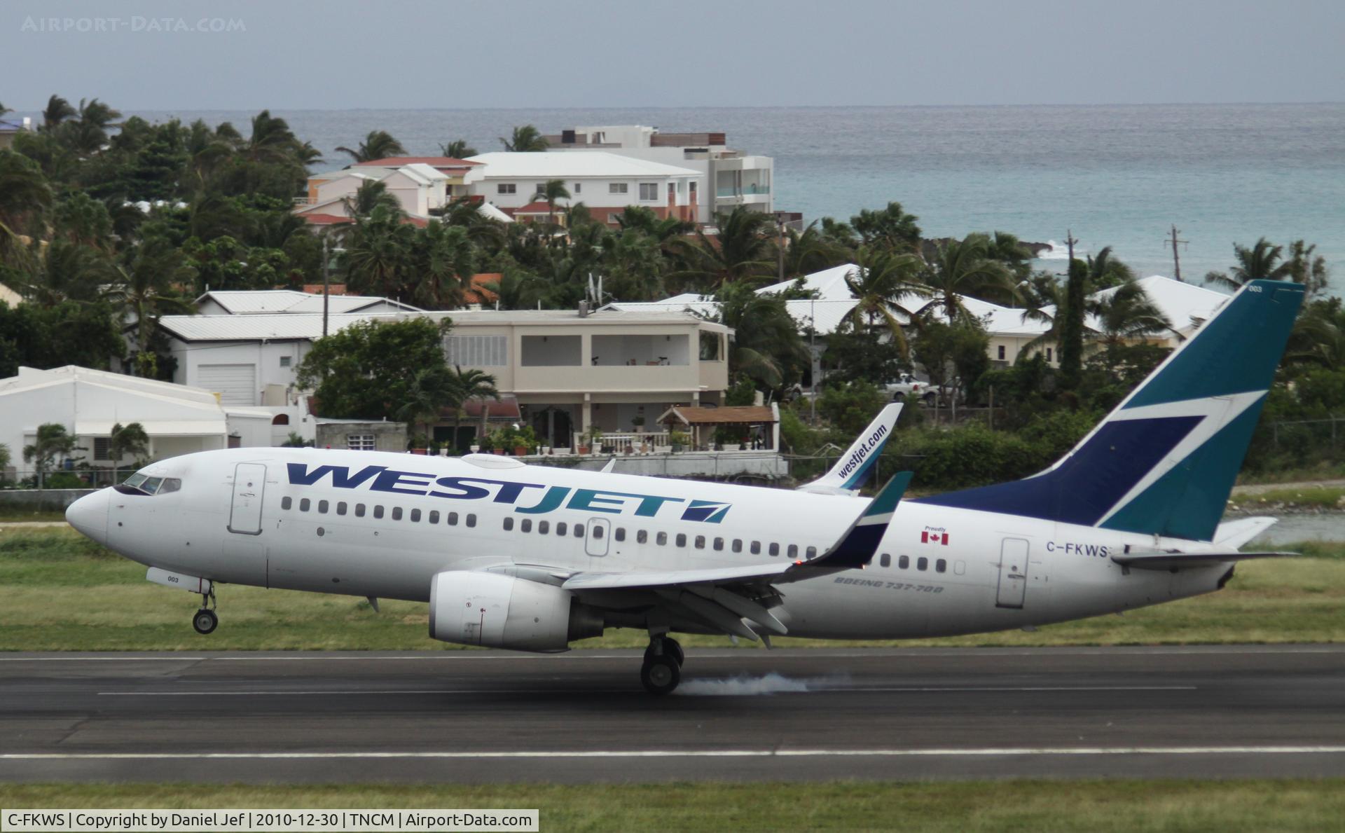 C-FKWS, 2001 Boeing 737-76N C/N 30134, WestJet C-FKWS landing at TNCM