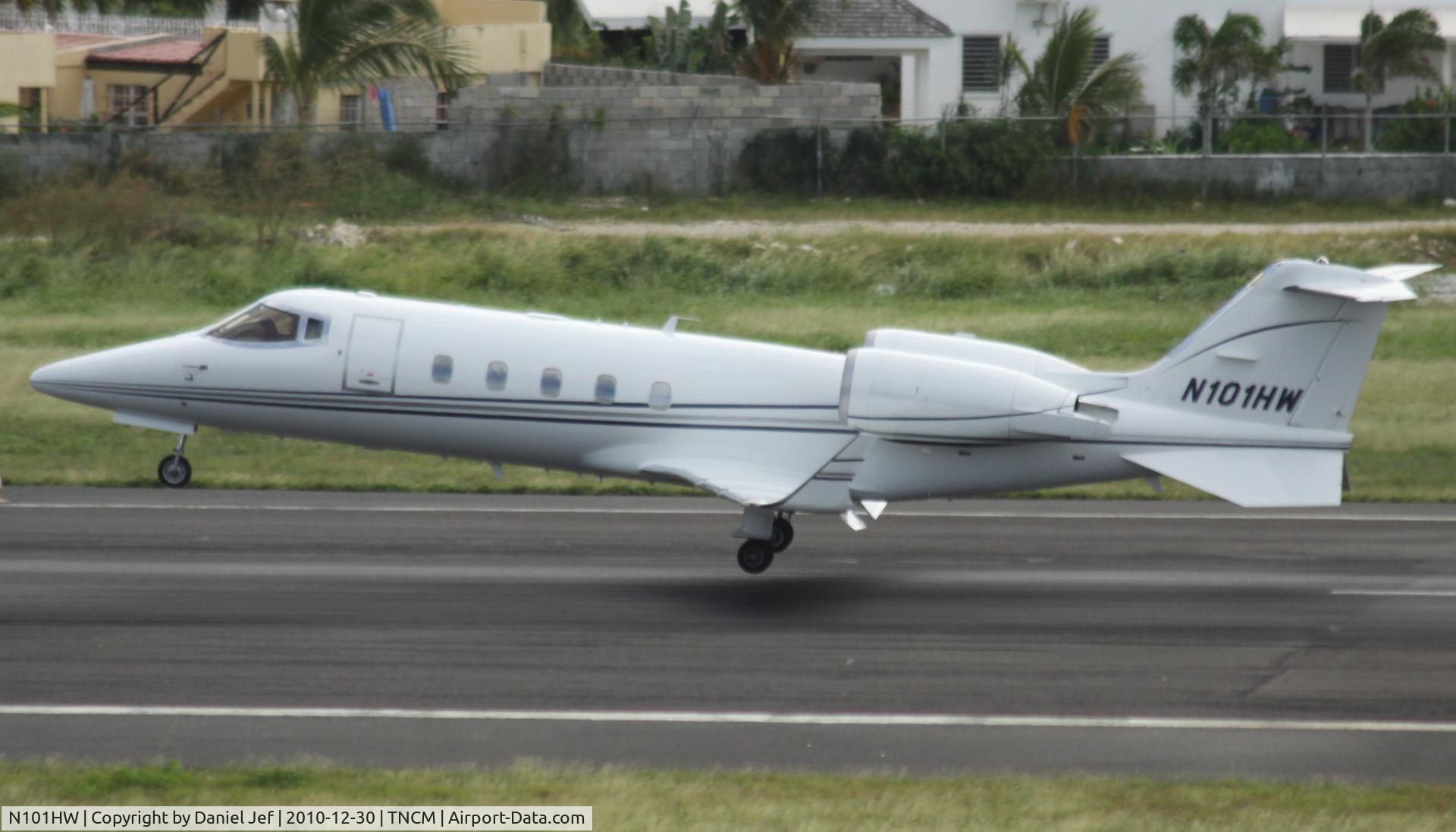 N101HW, 1994 Learjet 60 C/N 037, N101HW landing at TNCM