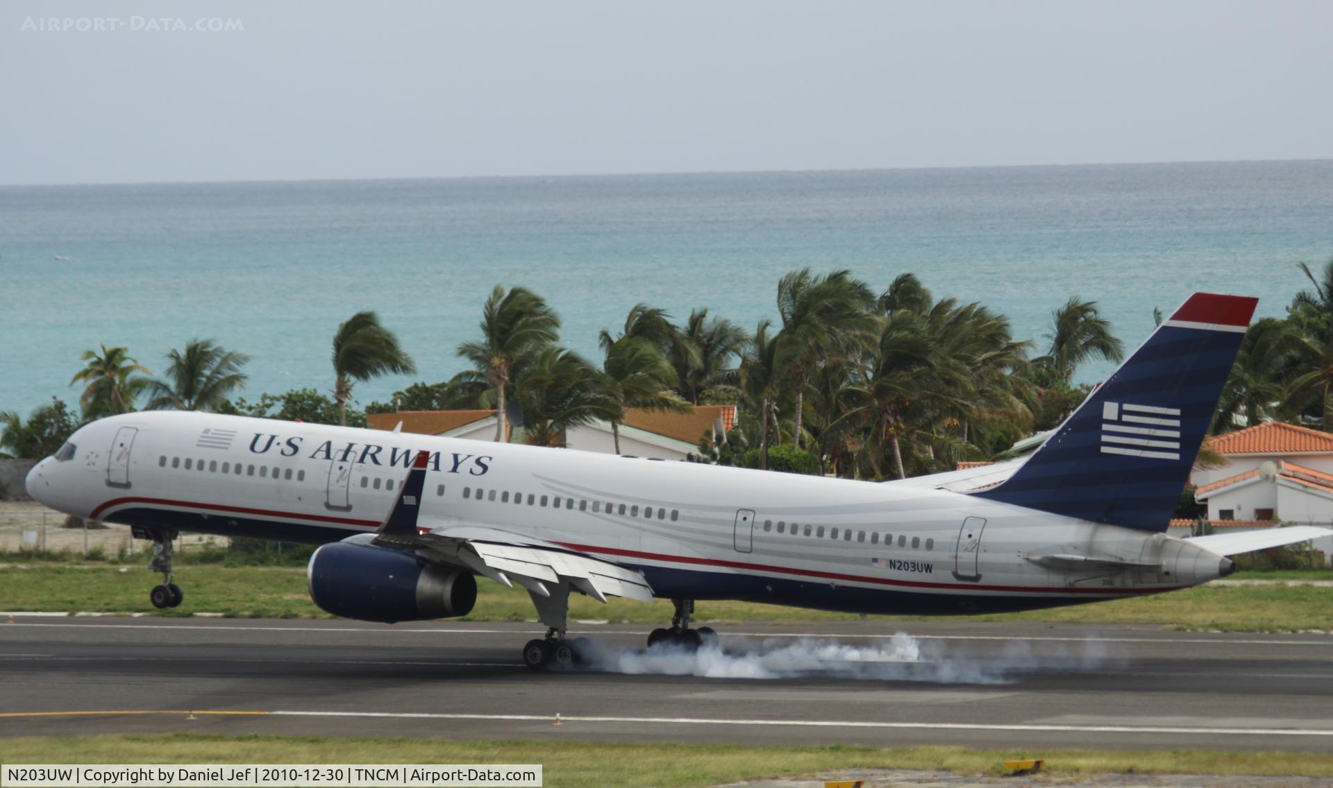 N203UW, 2000 Boeing 757-23N C/N 30548, U S airways N203UW landing at TNCM