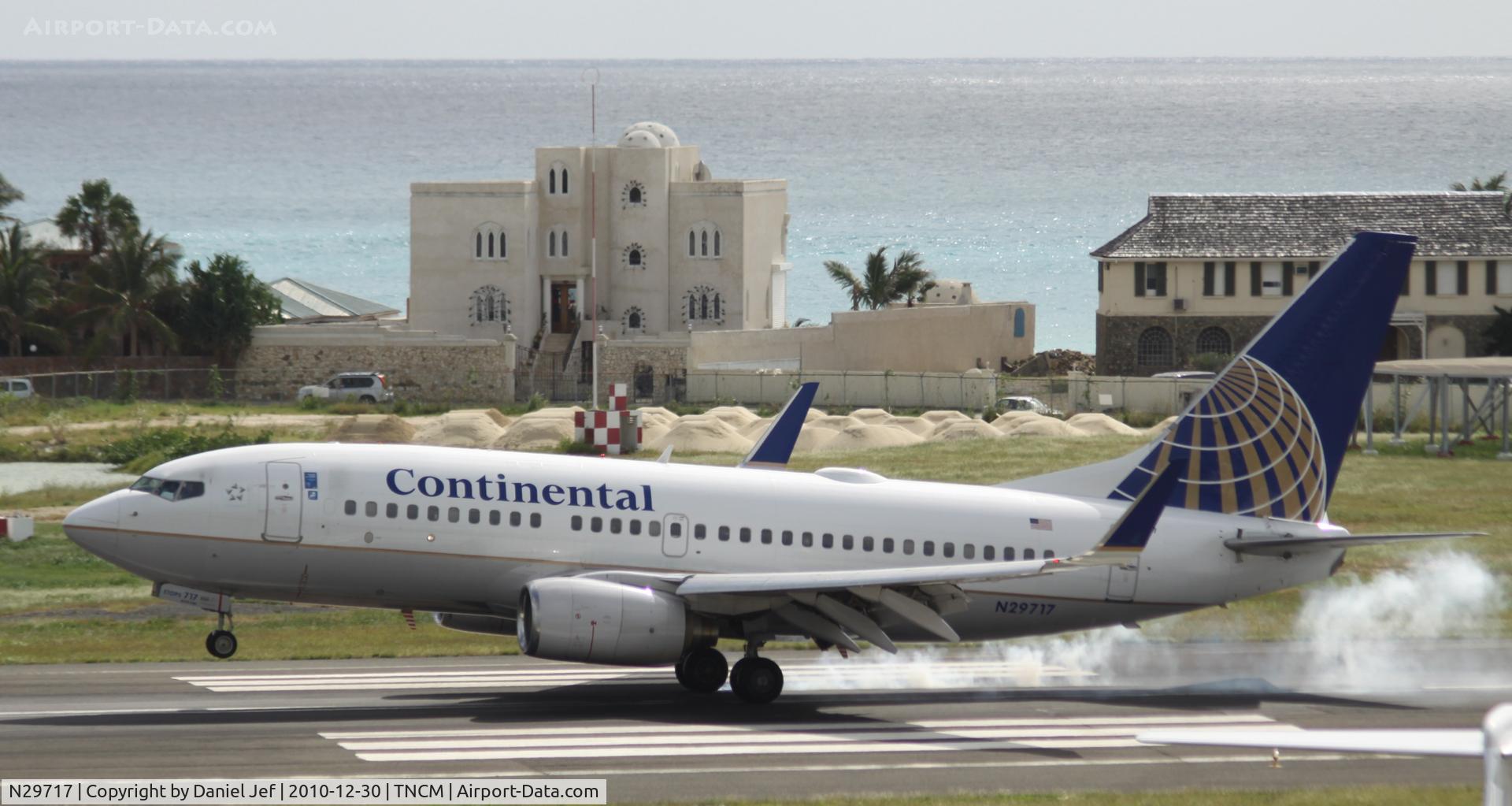 N29717, 1999 Boeing 737-724 C/N 28936, Continental N29717 Landing at TNCM