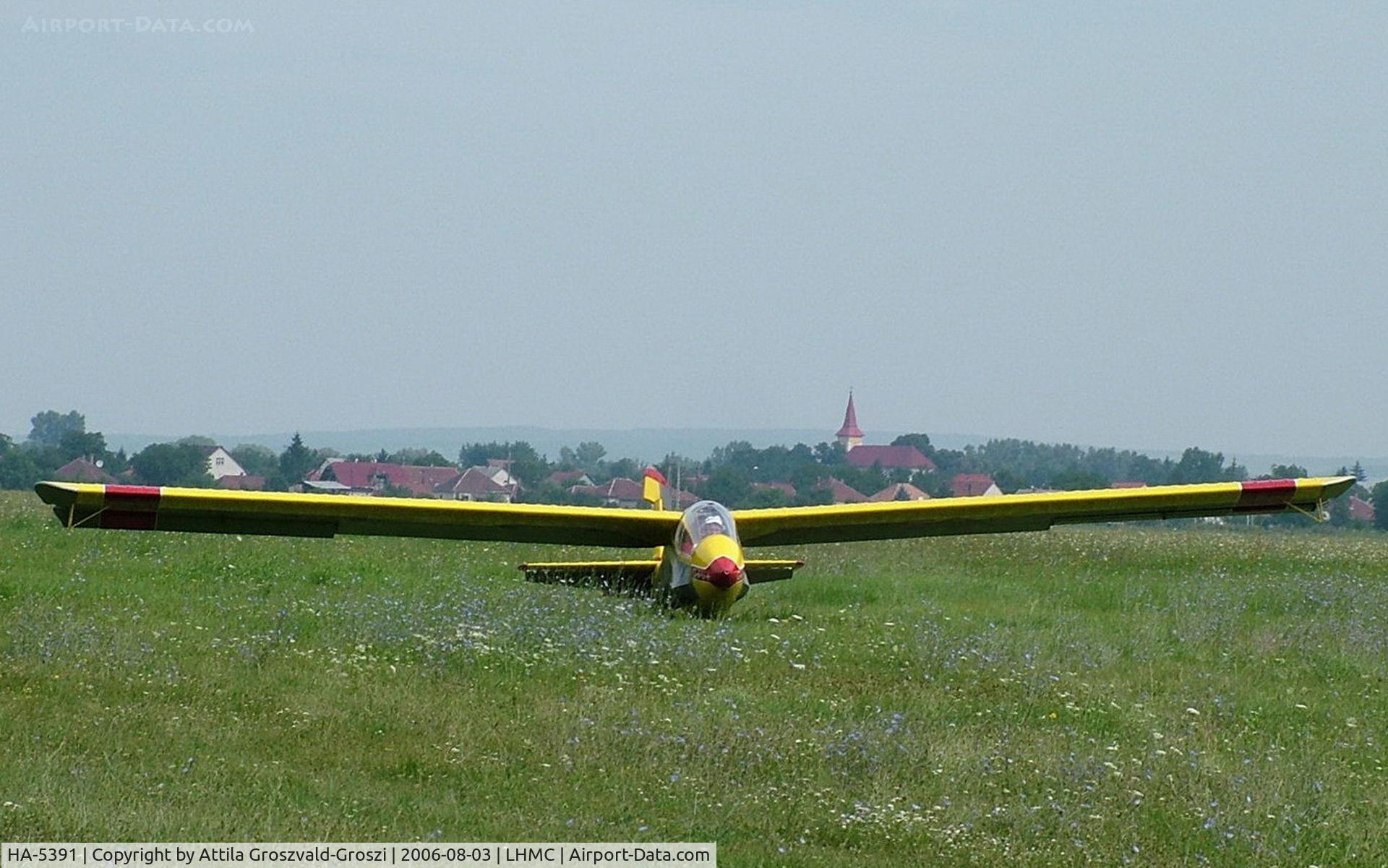 HA-5391, 1966 Rubik R-26S Góbé C/N E-1260, Miskolc Airport - Hungary. Landing