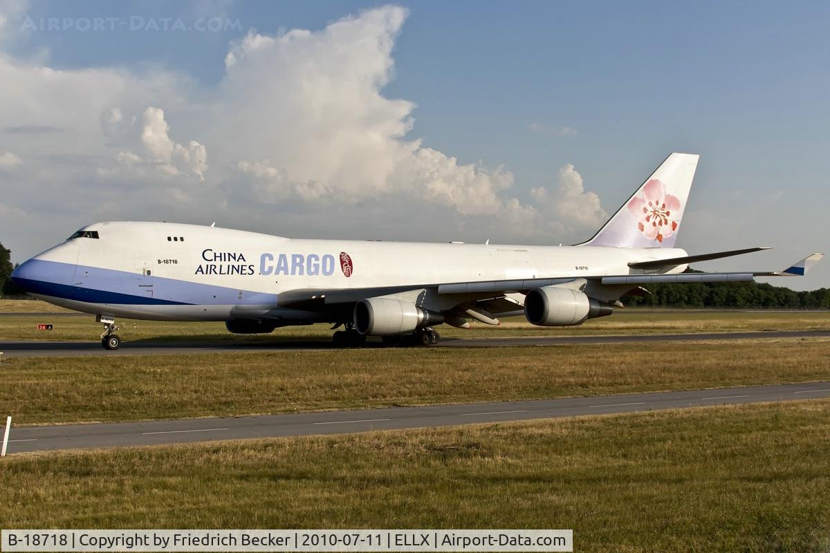 B-18718, Boeing 747-409F/SCD C/N 30770, taxying to the active