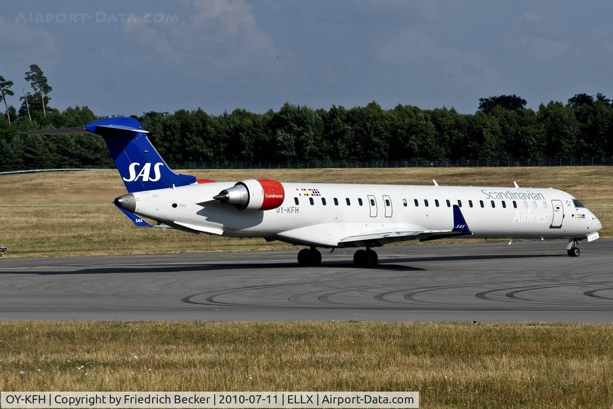 OY-KFH, 2009 Bombardier CRJ-900 (CL-600-2D24) C/N 15240, holding point RW24
