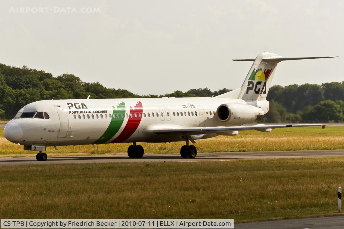 CS-TPB, 1990 Fokker 100 (F-28-0100) C/N 11262, taxying to the active
