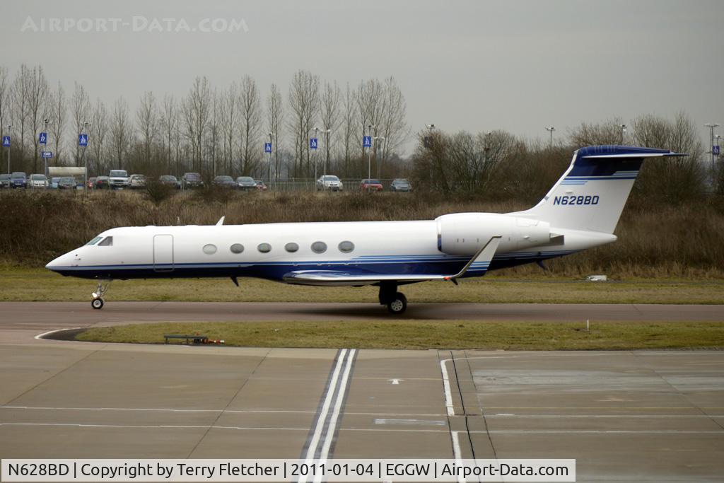 N628BD, 2001 Gulfstream Aerospace G-V C/N 628, 2001 Gulfstream Aerospace G-V, c/n: 628 at Luton