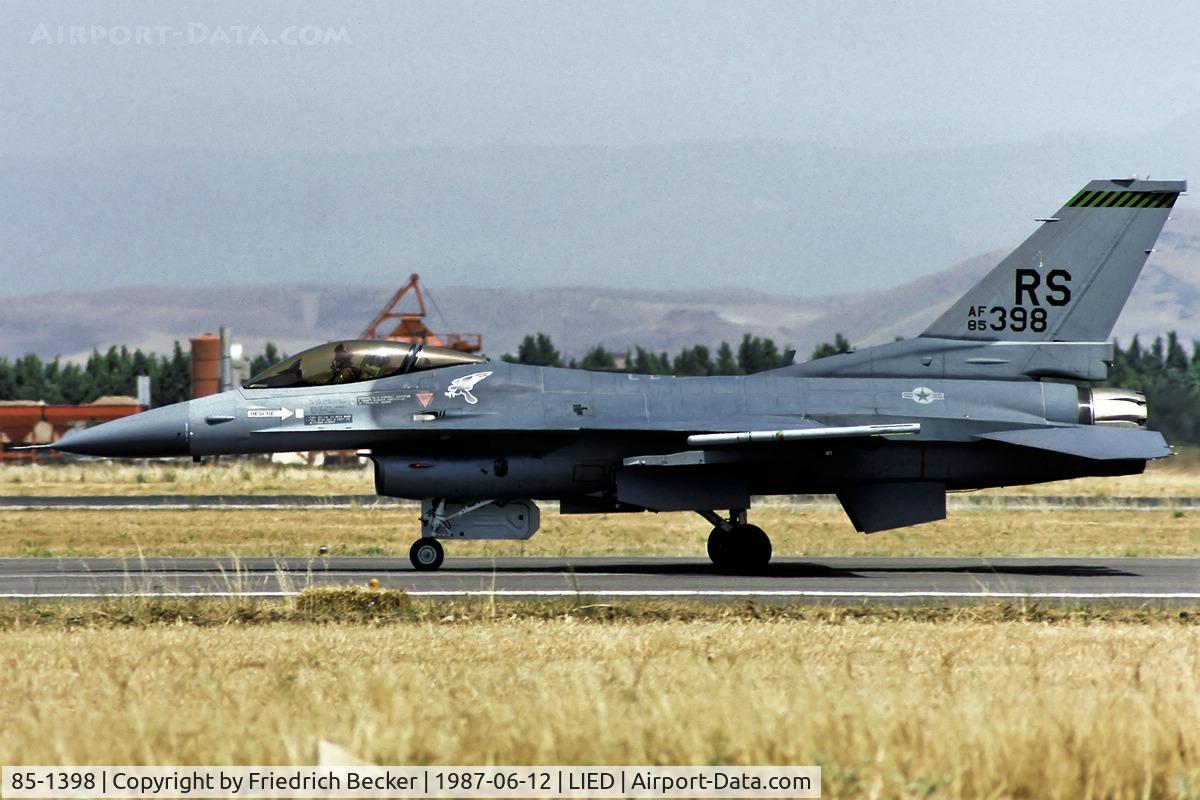 85-1398, General Dynamics F-16C Fighting Falcon C/N 5C-178, taxying to the active