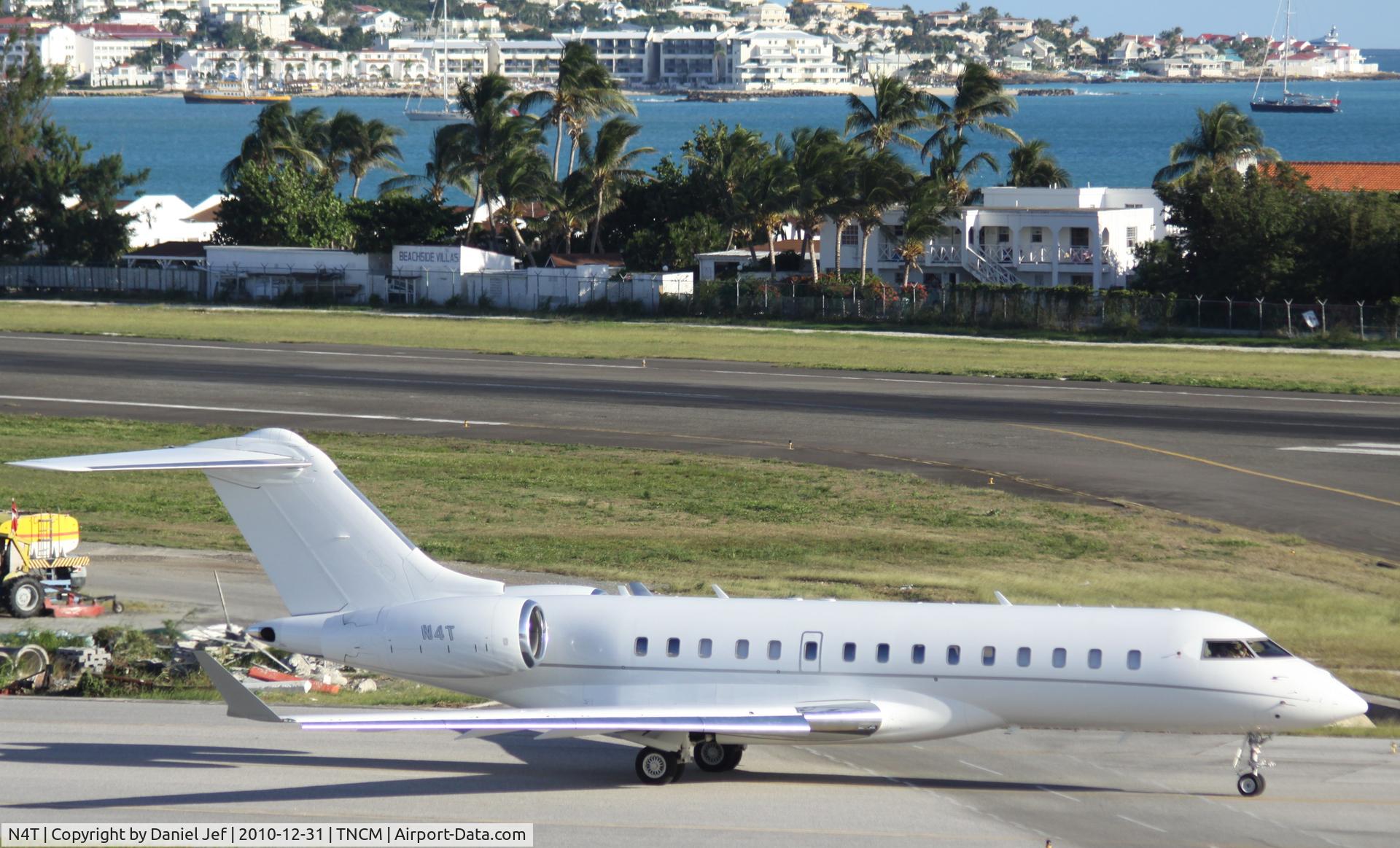 N4T, 2006 Bombardier BD-700-1A10 Global Express C/N 9195, N4T taxing for take off at TNCM