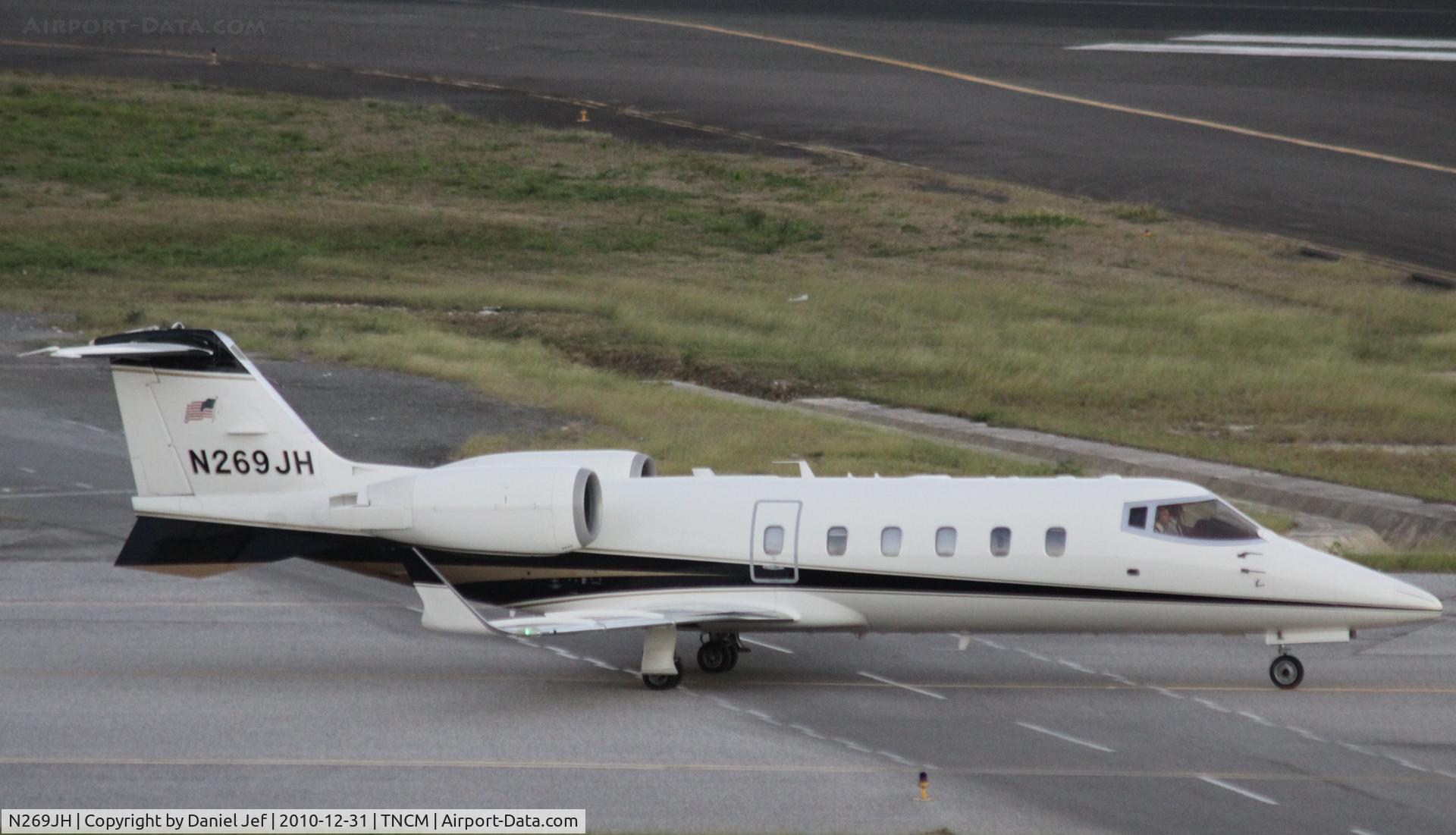 N269JH, 2000 Learjet Inc 60 C/N 201, N269JH taxing for take off at TNCM