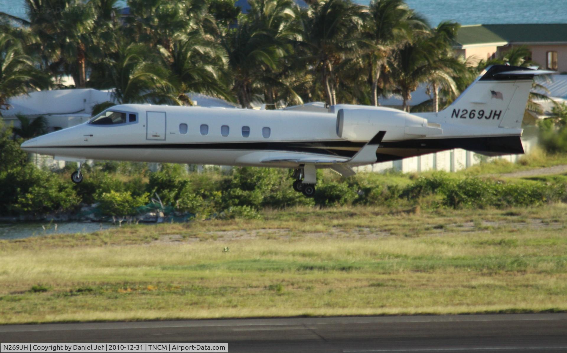N269JH, 2000 Learjet Inc 60 C/N 201, N269JH landing at TNCM