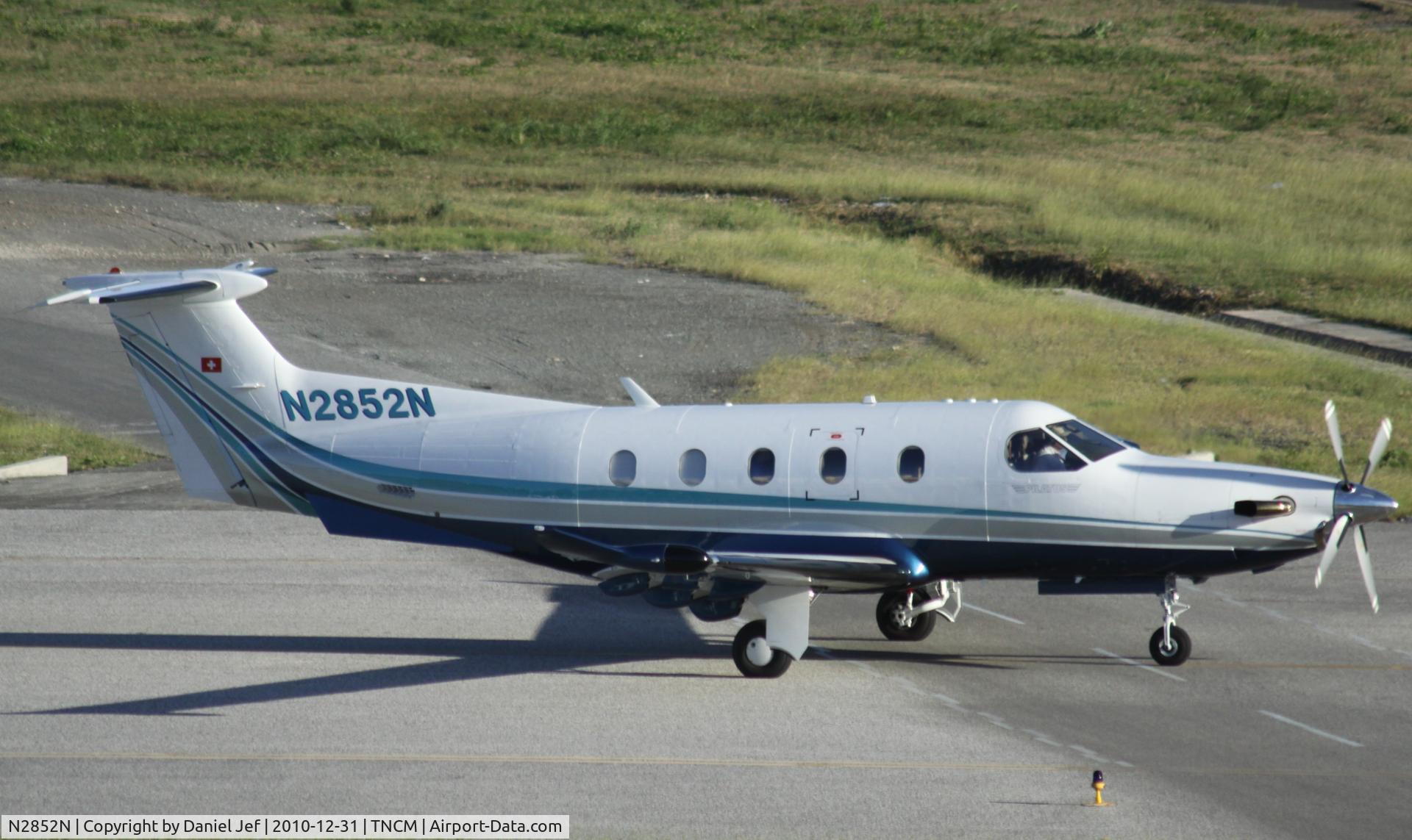 N2852N, 2008 Pilatus PC-12/47E C/N 1075, N2852N taxing for take off at TNCM