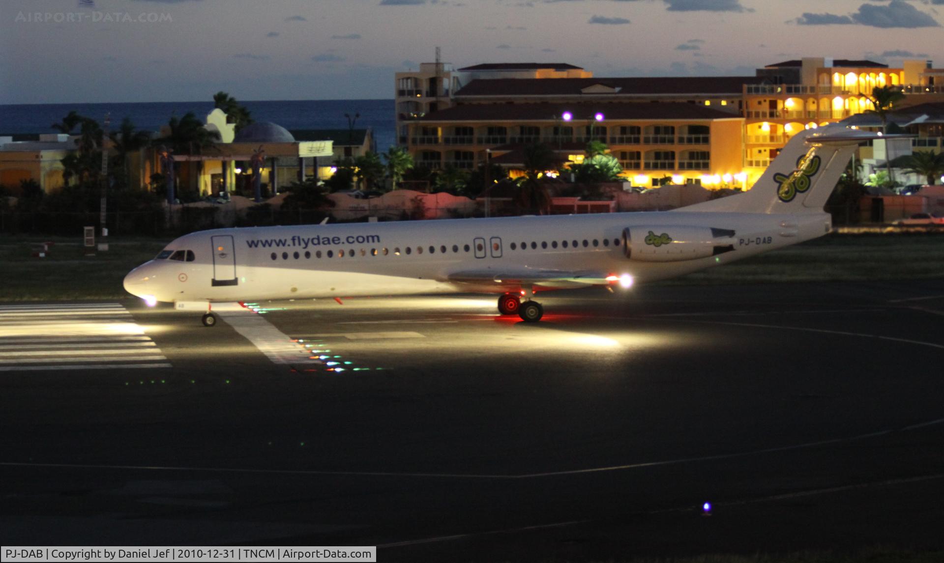 PJ-DAB, 1991 Fokker 100 (F-28-0100) C/N 11331, DAE at the lines at TNCM