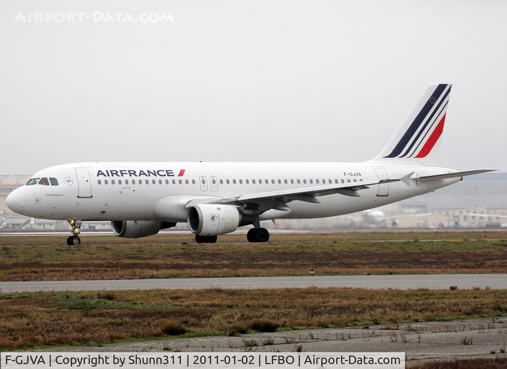 F-GJVA, 1990 Airbus A320-211 C/N 144, Taxiing holding point rwy 32R for departure in new c/s...