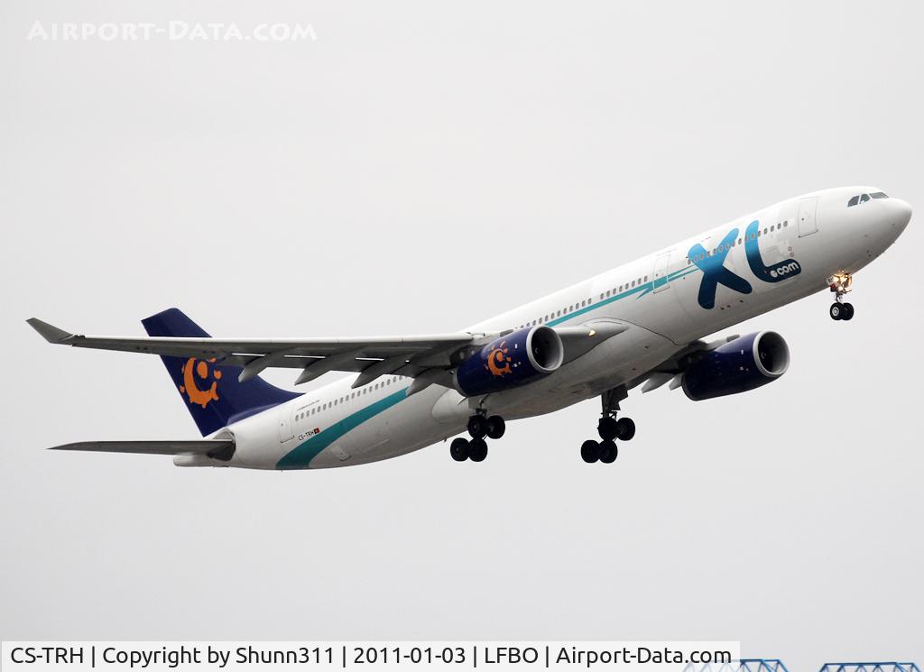 CS-TRH, 2007 Airbus A330-343X C/N 833, Taking off rwy 32L...