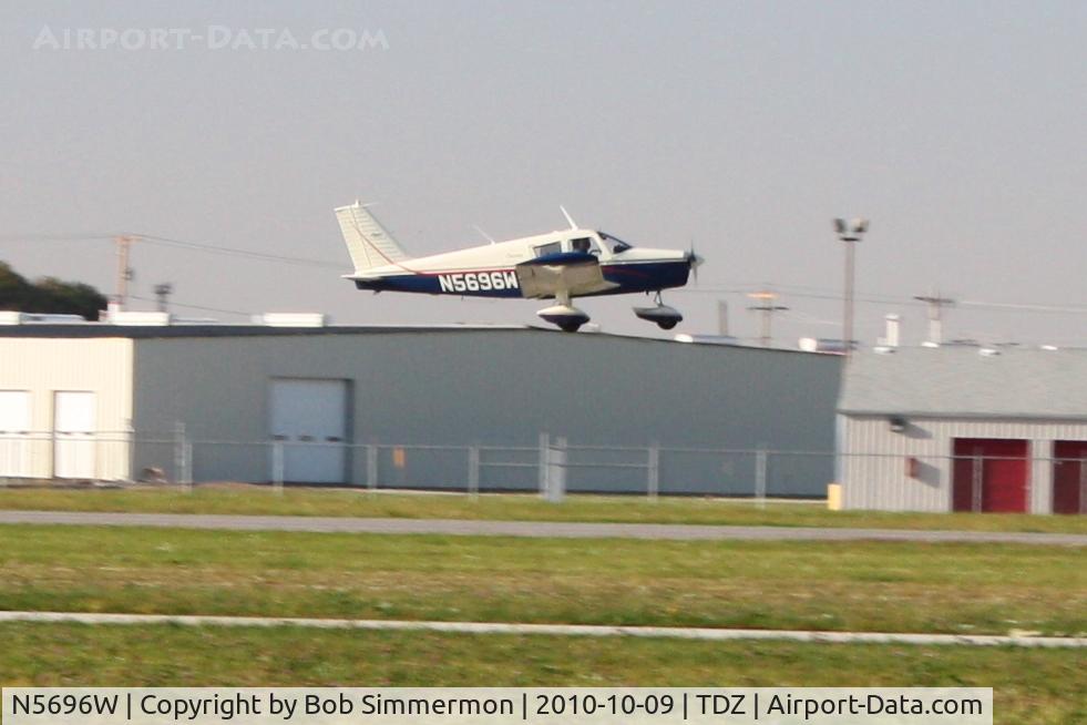 N5696W, 1963 Piper PA-28-150 Cherokee C/N 28-1072, Arriving at the EAA breakfast fly-in at Toledo, Ohio