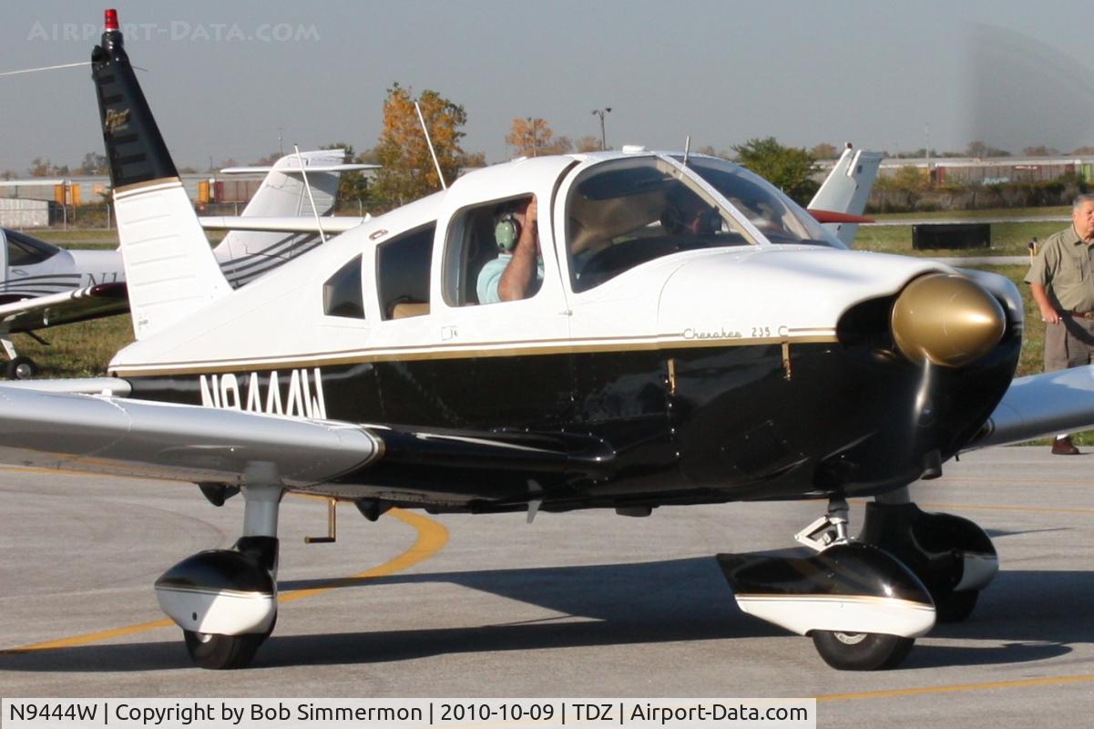 N9444W, 1969 Piper PA-28-235 Cherokee C/N 28-11163, Arriving at the EAA breakfast fly-in at Toledo, Ohio