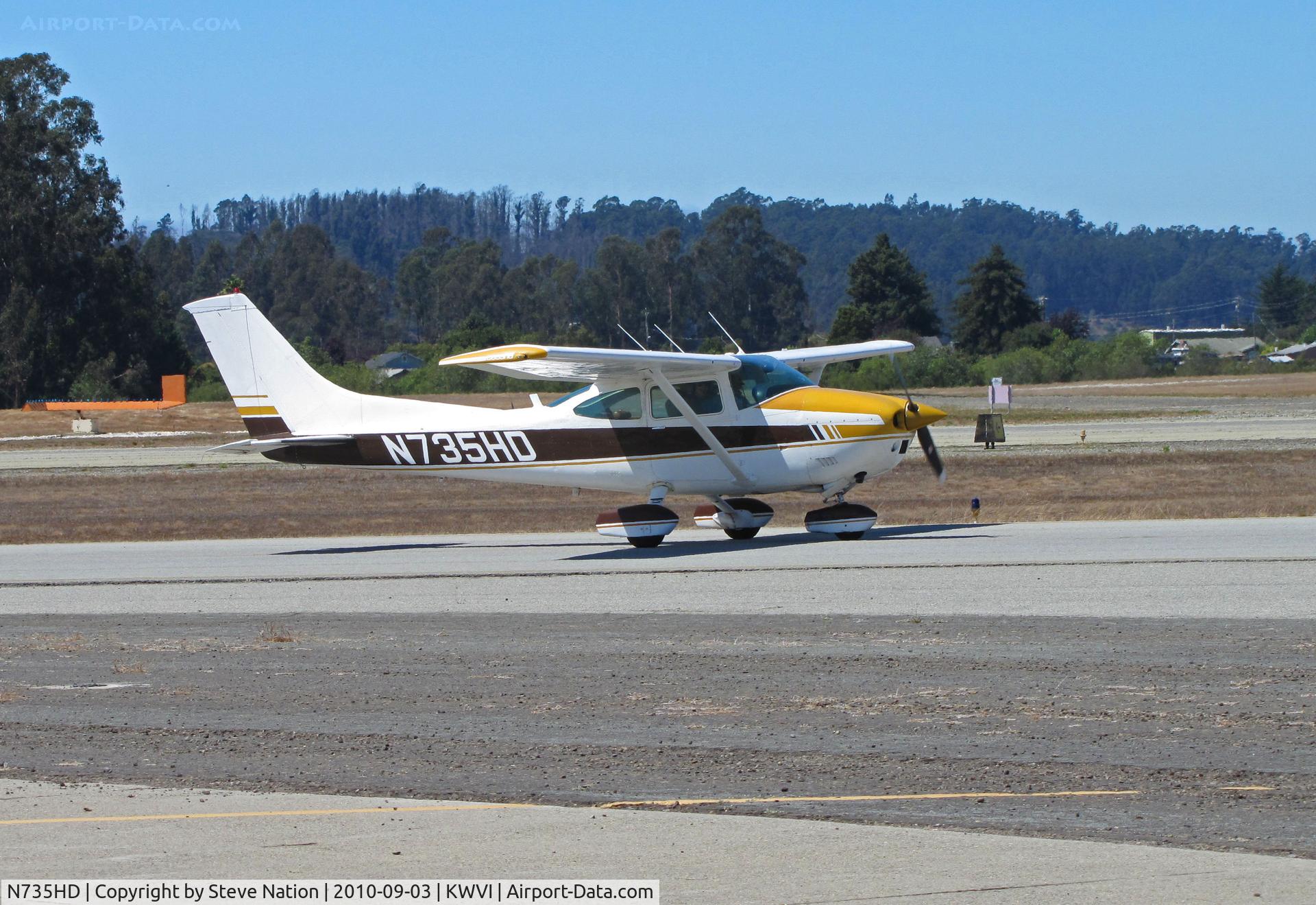 N735HD, 1977 Cessna 182Q Skylane C/N 18265429, 1977 Cessna 182Q taxiing at 2010 Watsonville Fly-In