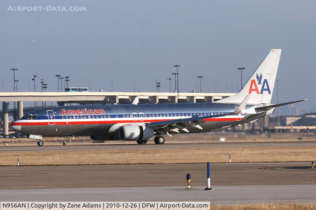 N956AN, 2001 Boeing 737-823 C/N 30090, American Airlines at DFW Airport