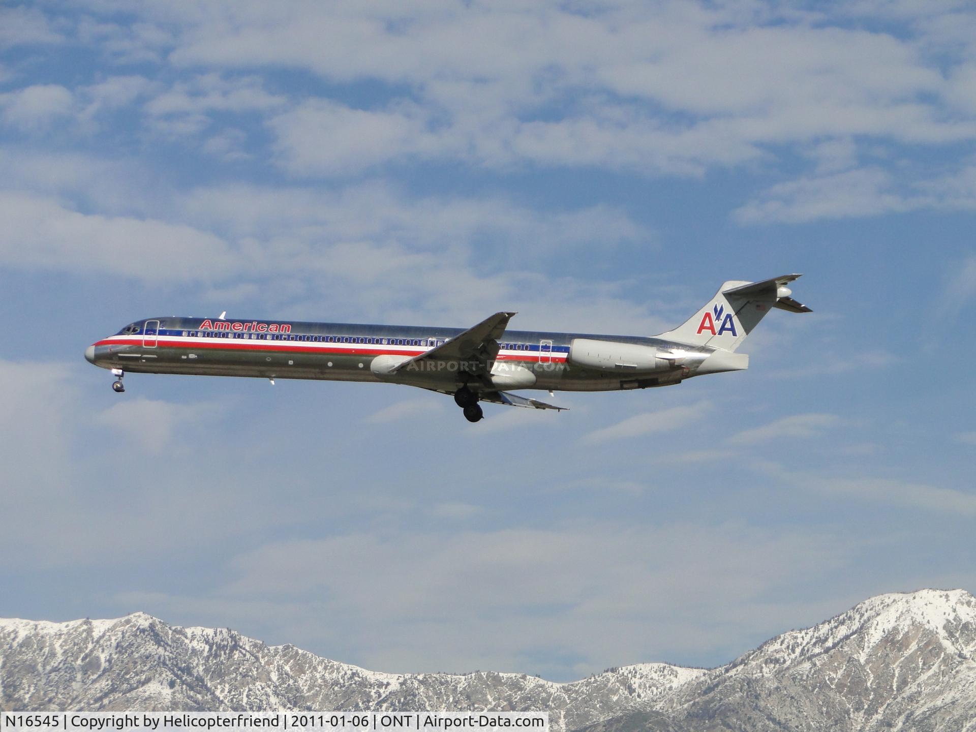 N16545, 1990 McDonnell Douglas MD-82 (DC-9-82) C/N 53027, Approaching the outer fence to runway 26L