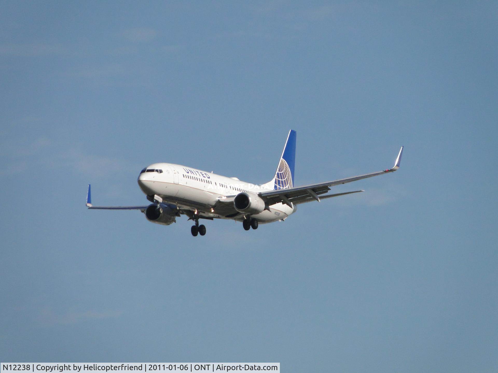 N12238, 1999 Boeing 737-824 C/N 28804, On 1/2 mile final to runway 26L