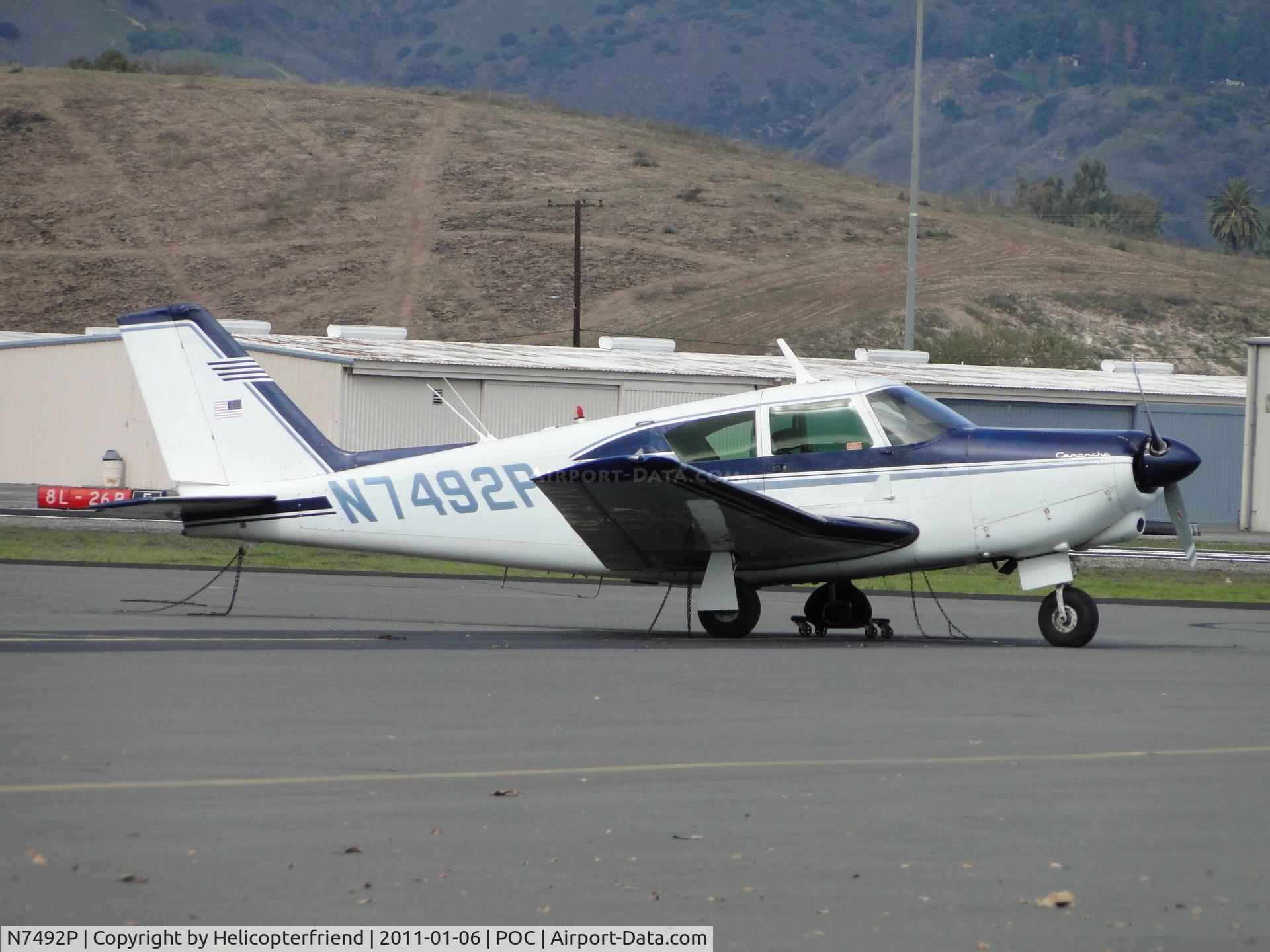 N7492P, 1961 Piper PA-24-250 Comanche C/N 24-2686, Parked in transient parking and it appears to have a flat tire