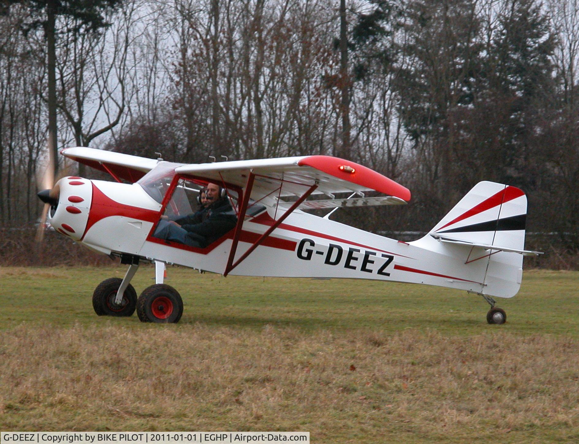 G-DEEZ, 1990 Denney Kitfox Mk3 C/N 931, Smart Kitfox taxying in
