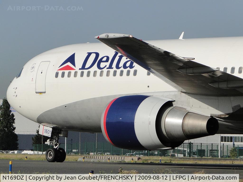 N169DZ, 1998 Boeing 767-332 C/N 29689, DELTA aux //
