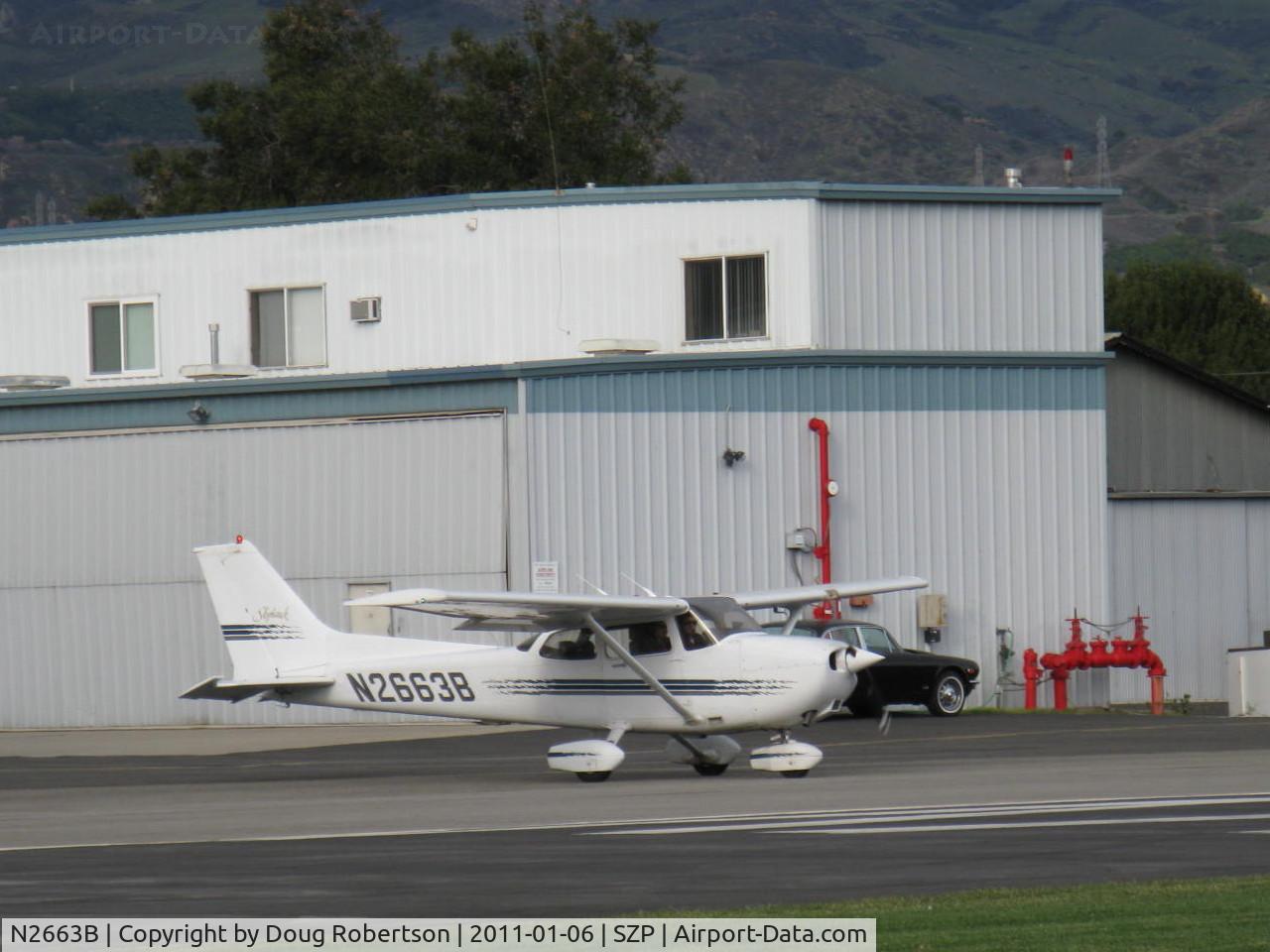 N2663B, 1998 Cessna 172R C/N 17280561, 1998 Cessna 172R SKYHAWK, Lycoming IO-360-L2A 160 Hp, taking the active