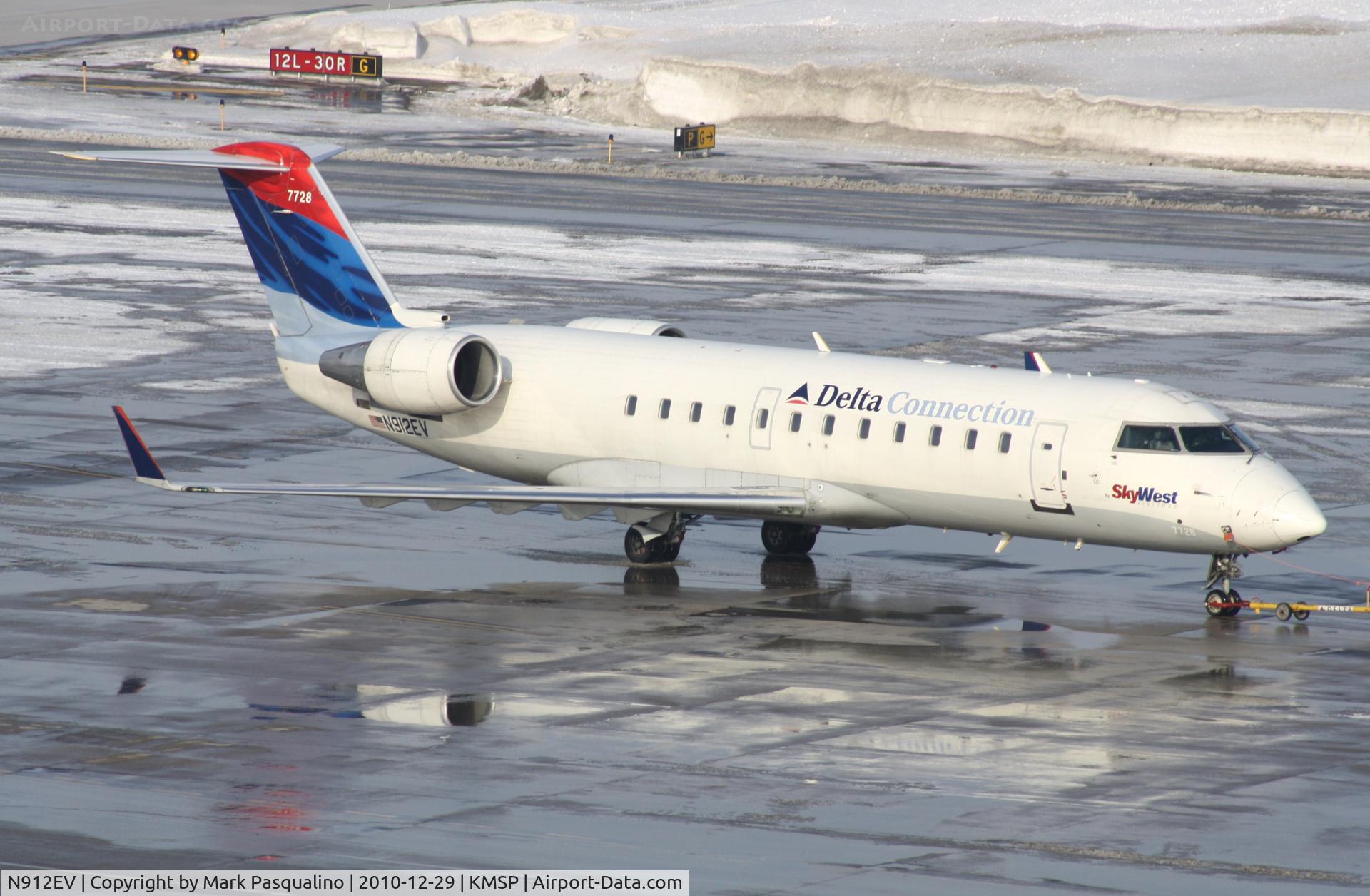 N912EV, 2002 Bombardier CRJ-200LR (CL-600-2B19) C/N 7728, CL-600-2B19