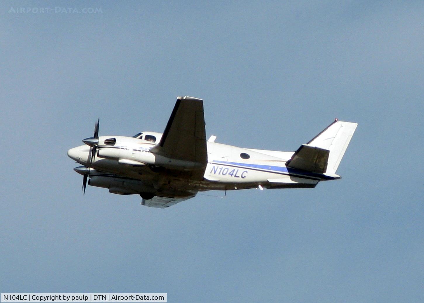 N104LC, 1977 Beech C90 King Air C/N LJ-757, Off of Rwy 32 at Downtown Shreveport.