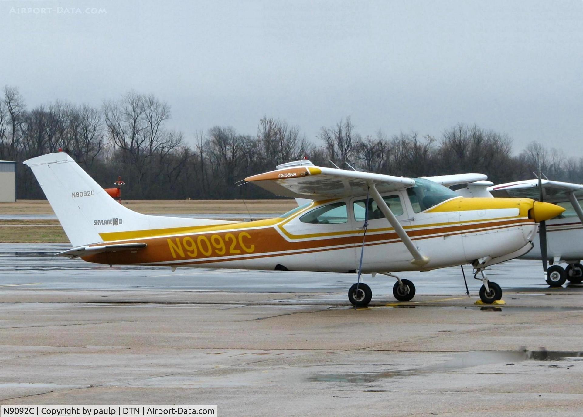 N9092C, 1978 Cessna R182 Skylane RG C/N R18200397, At Downtown Shreveport.