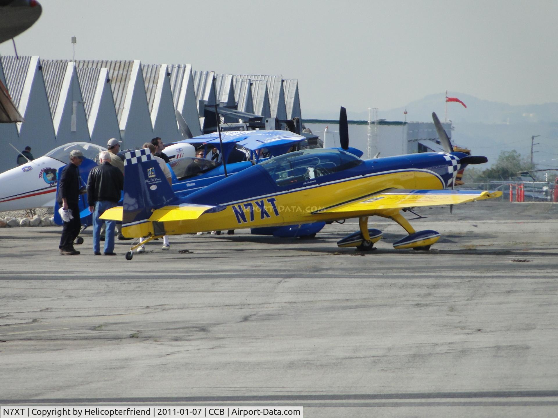 N7XT, 2003 Extra EA-300/L C/N 167, Mike (N7XT), James (N540BE), Tumbling Bear (N6660C) parked north of Maniac Mike's Cafe discussing upcoming show tactics and flights