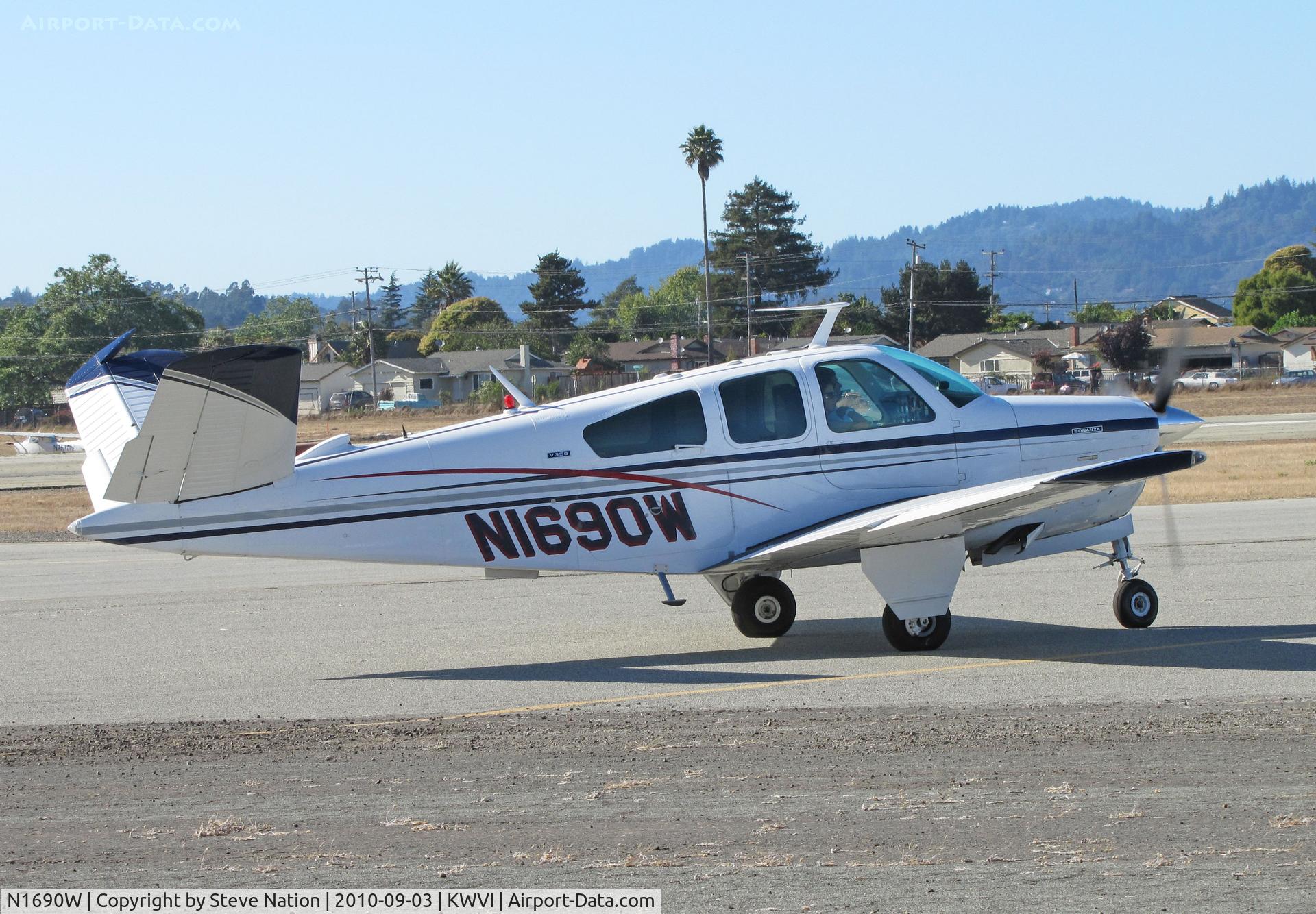 N1690W, 1972 Beech V35B Bonanza C/N D-9391, Lodi, CA-based 1972 Beech V35B at 2010 Watsonville Fly-In