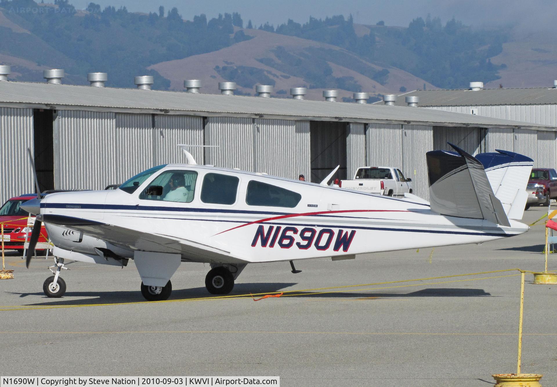 N1690W, 1972 Beech V35B Bonanza C/N D-9391, Lodi, CA-based 1972 Beech V35B at 2010 Watsonville Fly-In
