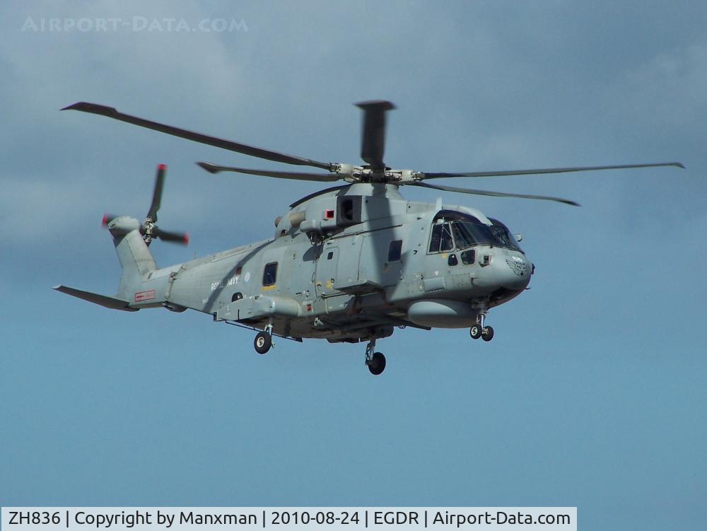 ZH836, 1999 AgustaWestland EH-101 Merlin HM1 (Mk111) C/N 50072/RN16, Merlin ZH836 approaching