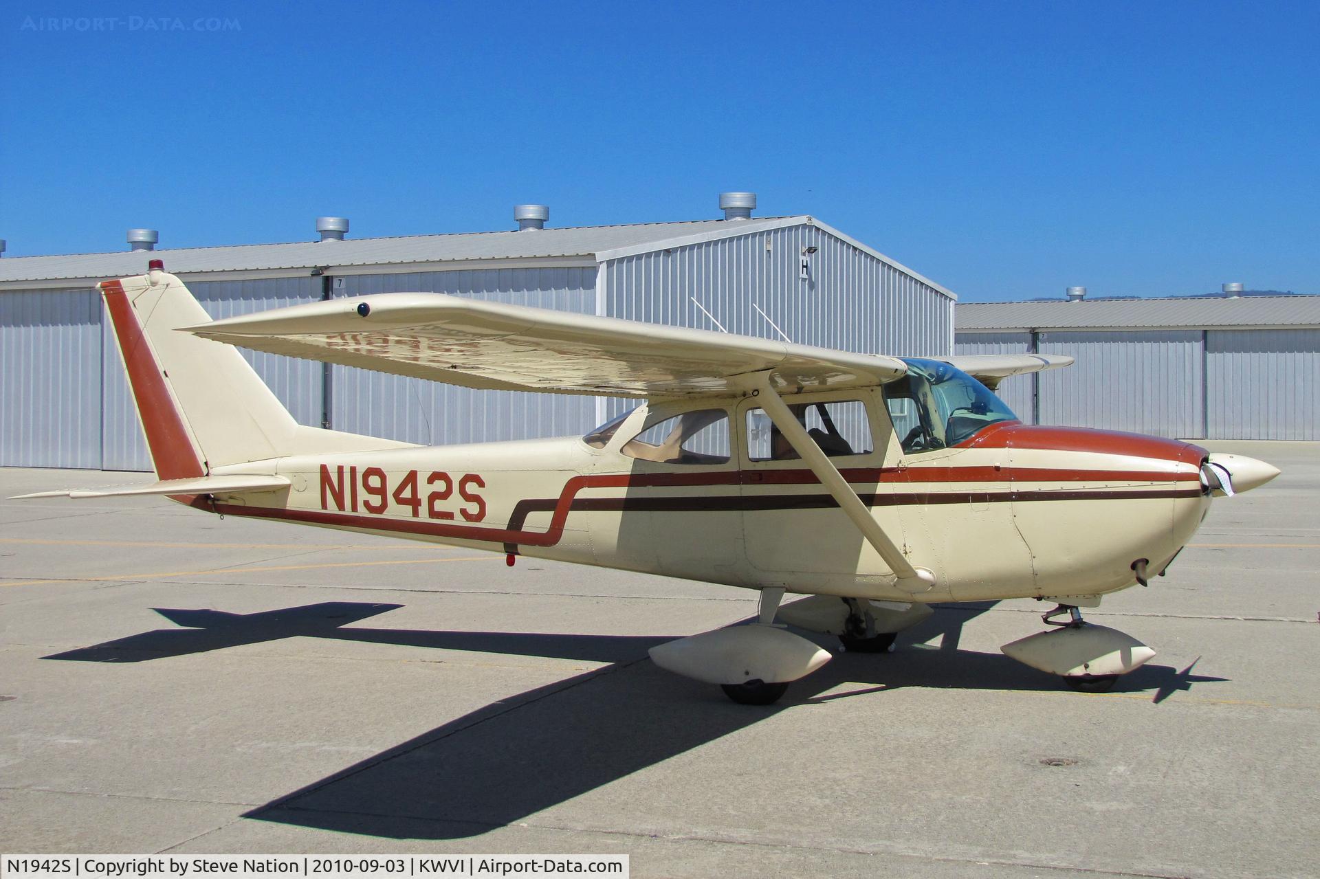 N1942S, 1964 Cessna 172E C/N 17251562, 1964 Cessna 172E at 2010 Watsonville Fly-In