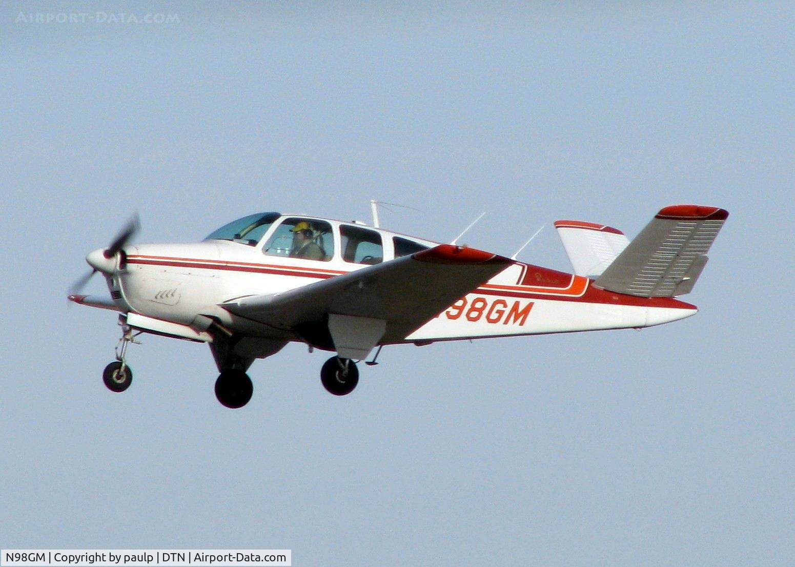 N98GM, 1961 Beech N35 Bonanza C/N D-6628, Off of Rwy 32 at Downtown Shreveport.
