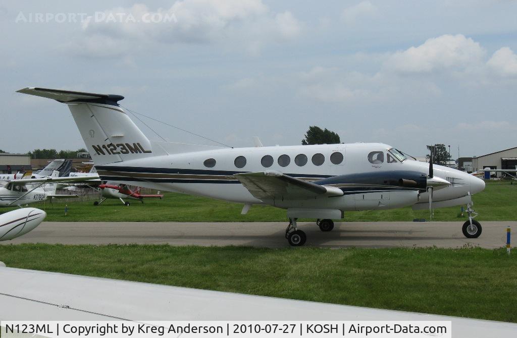 N123ML, 1997 Raytheon Aircraft Company B200 C/N BB-1587, EAA AirVenture 2010