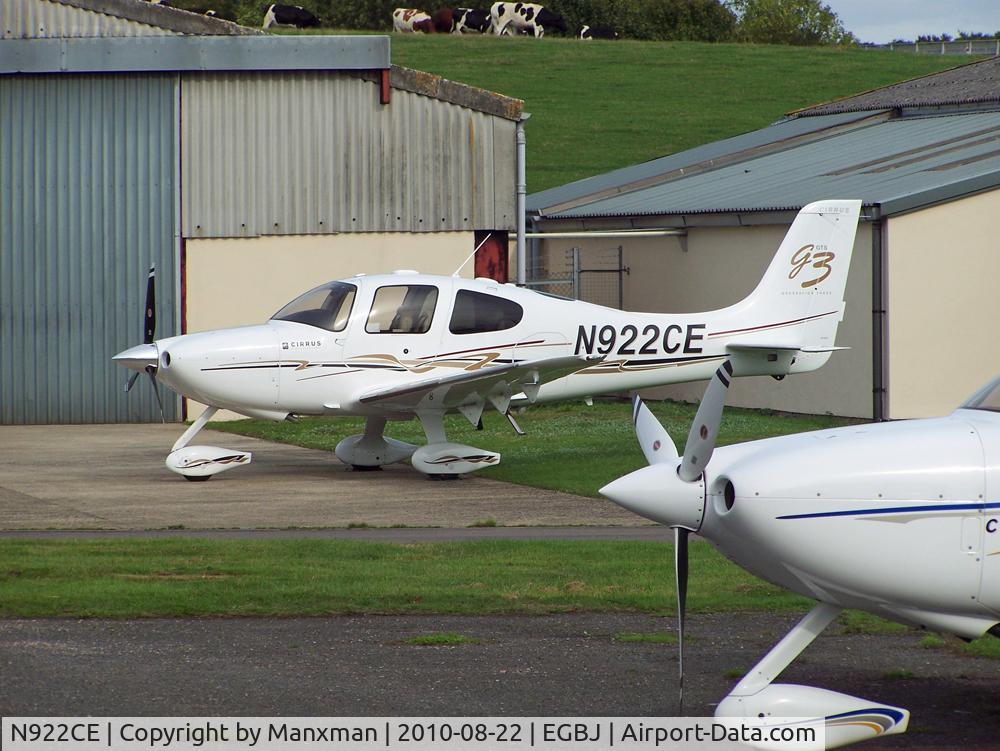 N922CE, 2007 Cirrus SR22 G3 GTS C/N 2521, Parked up with a large number of other Cirruses