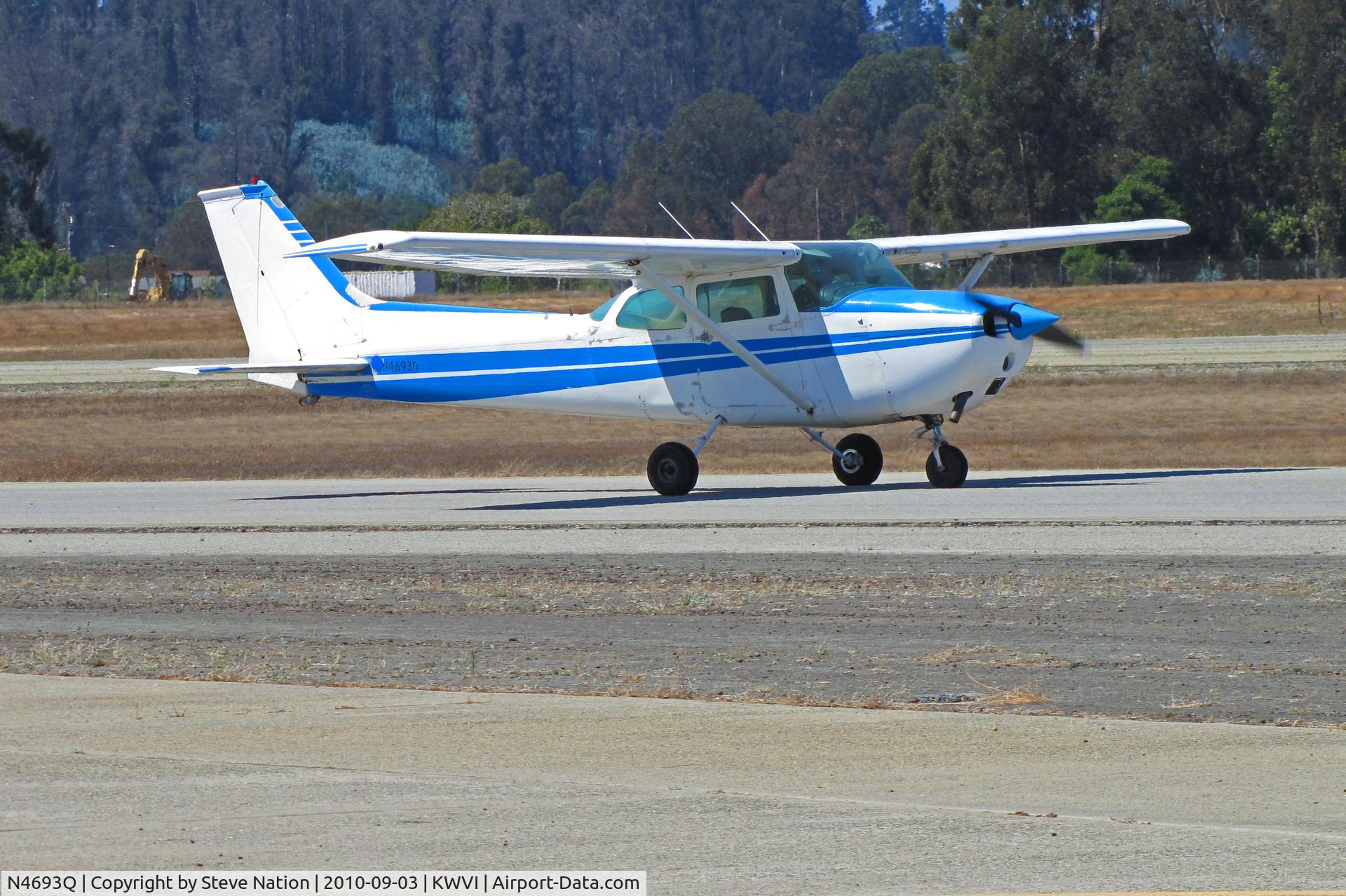 N4693Q, 1973 Cessna 172M C/N 17261746, Locally-based 1973 Cessna 172M taxiing @ 2010 Watsonville Fly-in