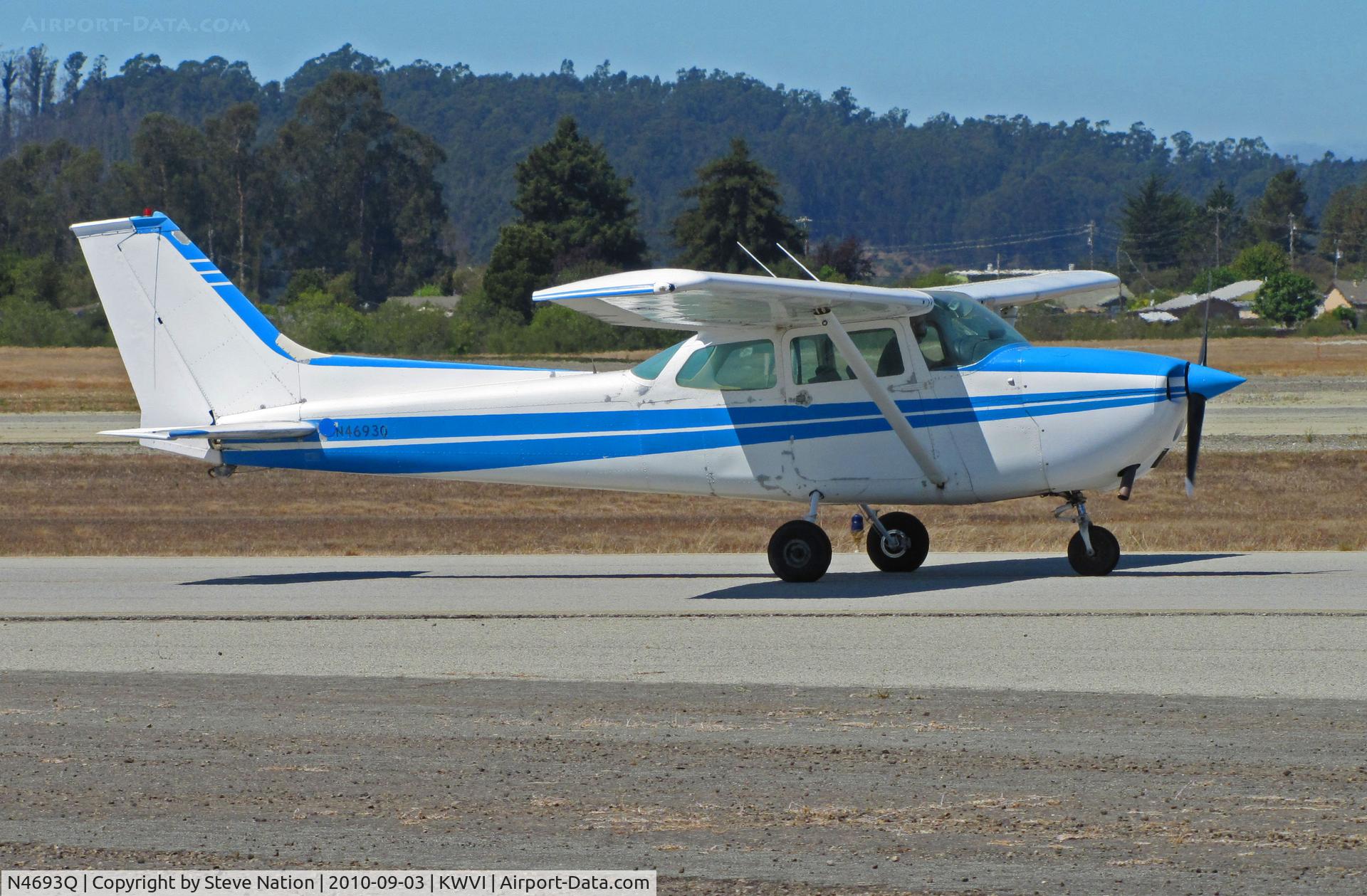 N4693Q, 1973 Cessna 172M C/N 17261746, Locally-based 1973 Cessna 172M taxiing @ 2010 Watsonville Fly-in