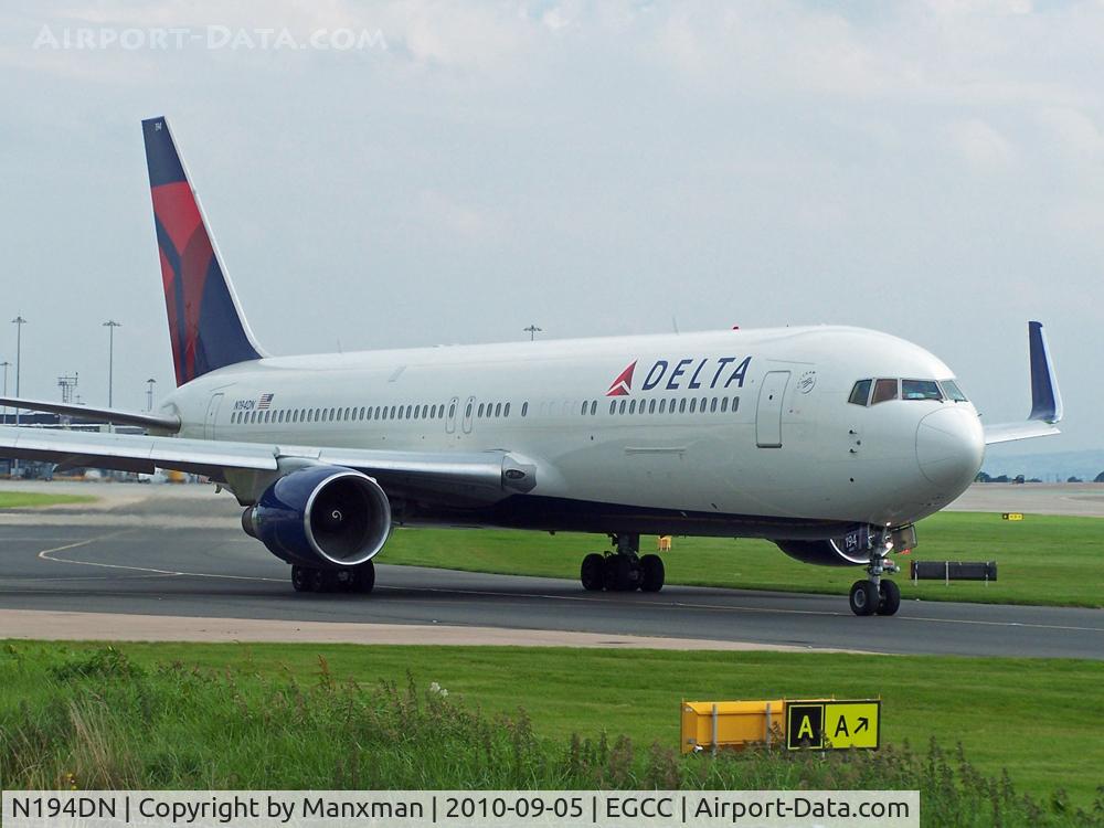 N194DN, 1997 Boeing 767-332 C/N 28451, Delta B767-300 N194DN Taxies out