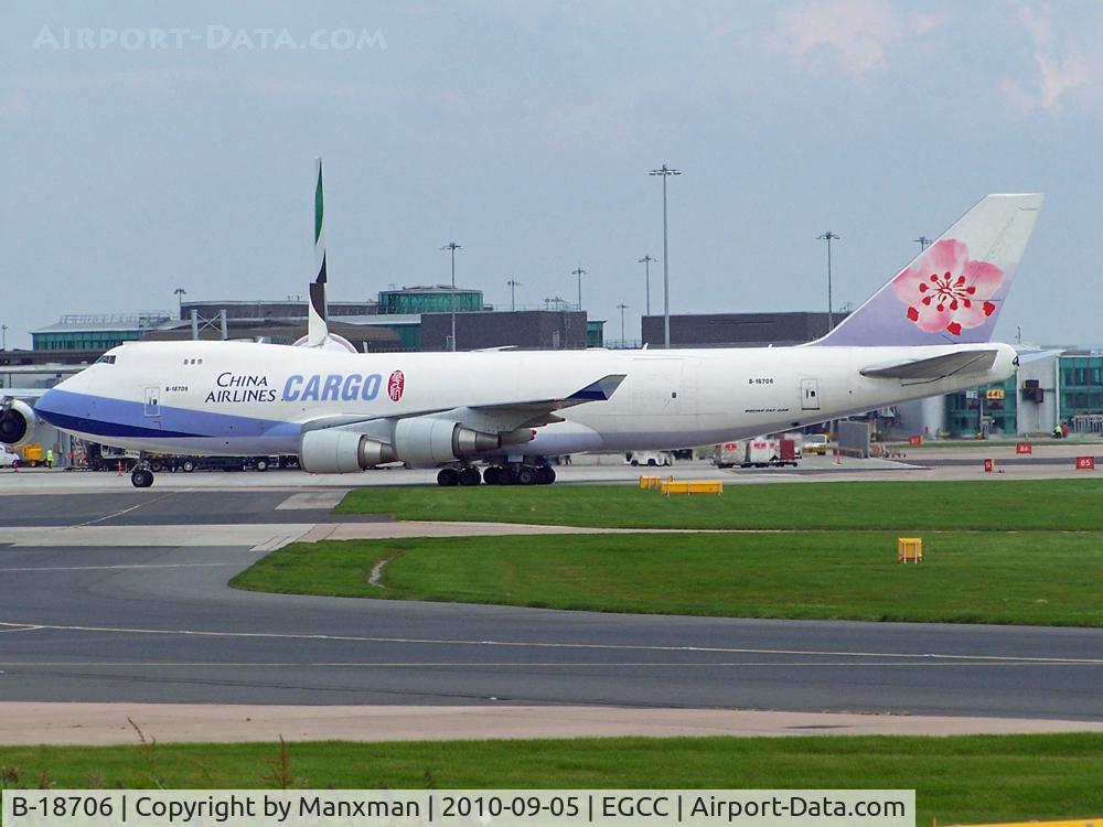 B-18706, 2001 Boeing 747-409F/SCD C/N 30763, B-18706 taxies past the Terminals
