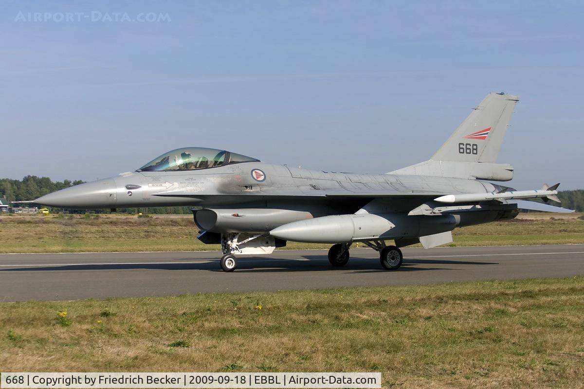 668, Fokker F-16AM Fighting Falcon C/N 6K-40, taxying to the active