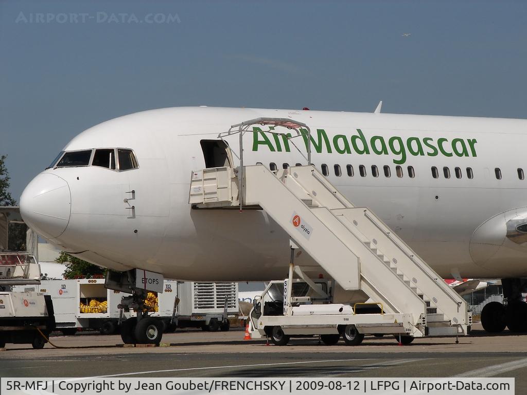 5R-MFJ, 1992 Boeing 767-3Y0/ER C/N 26200, Air Madagascar au T1