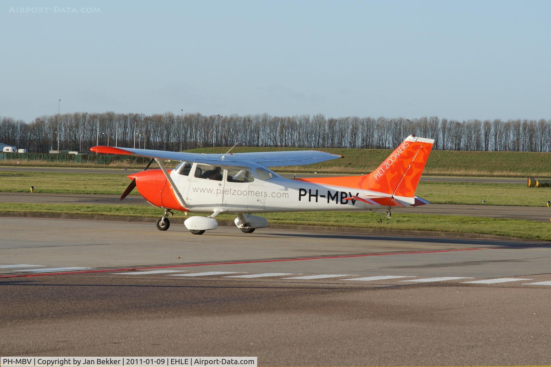 PH-MBV, Reims F172N Skyhawk C/N 1849, Platform Lelystad Airport