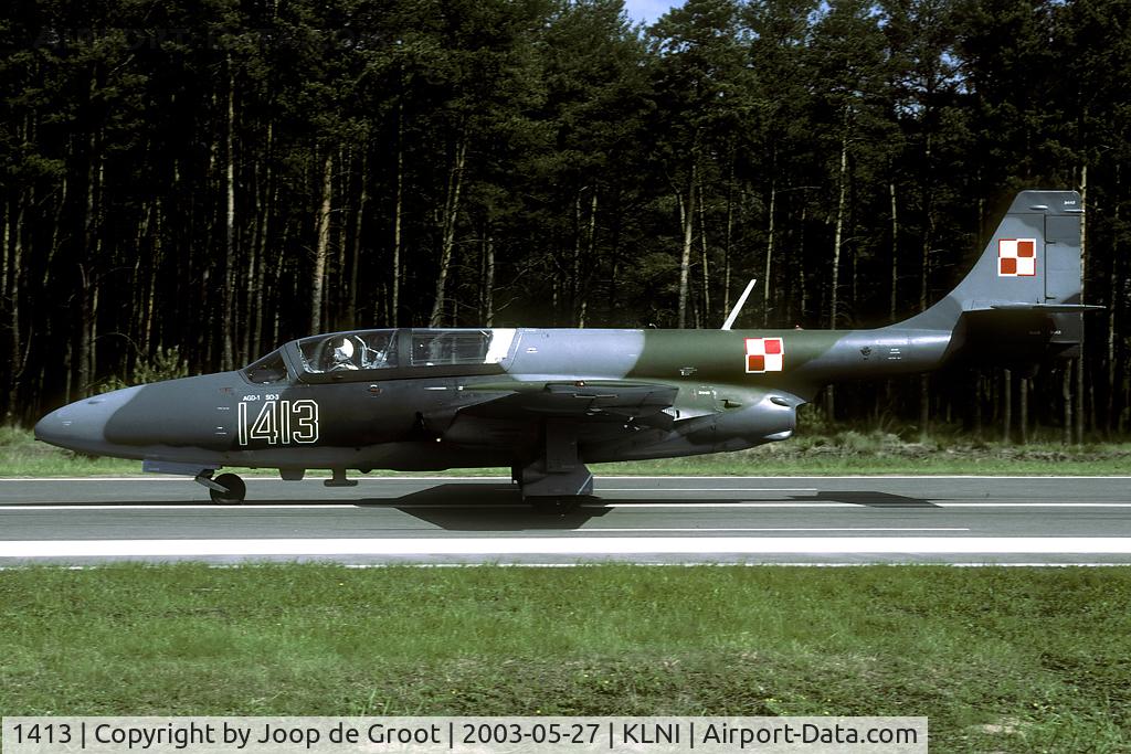 1413, PZL-Mielec TS-11 Iskra C/N 3H-1413, Take off from the Kliniska Highway. Quite impressive to see these operations from a wood environment!