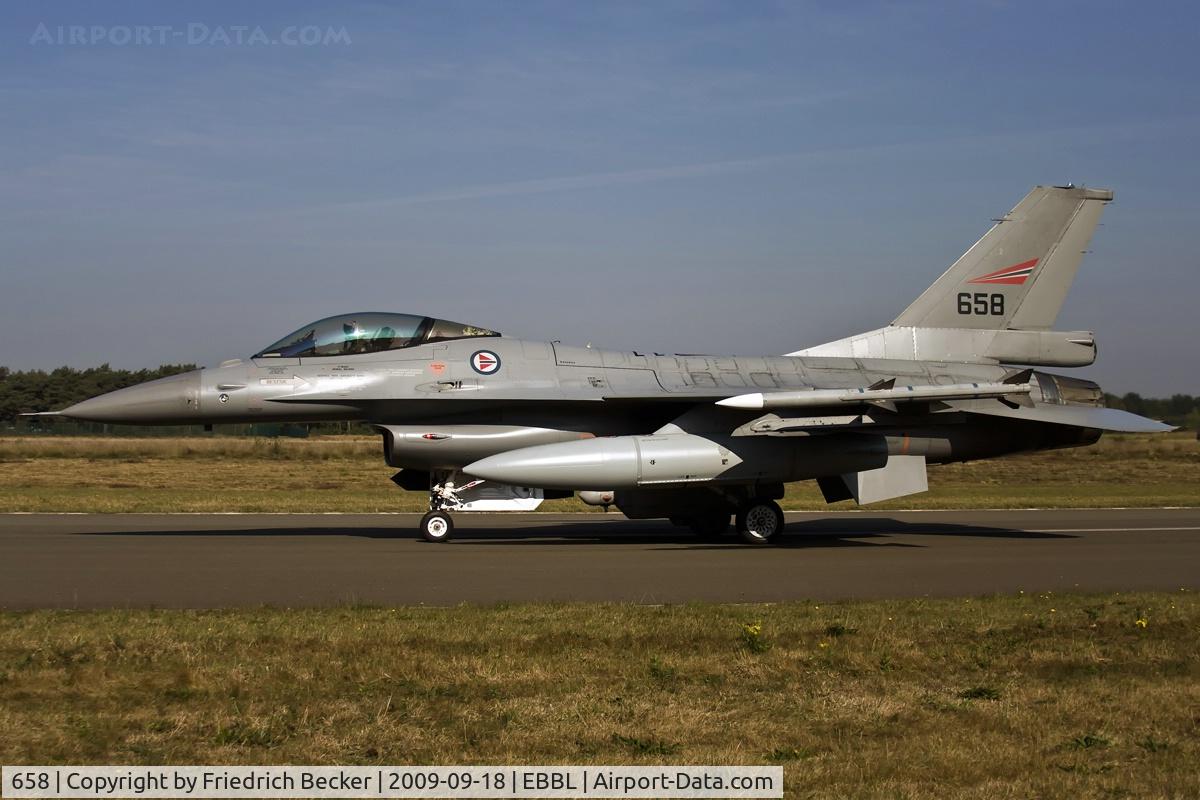 658, General Dynamics F-16AM Fighting Falcon C/N 6K-30, taxying to the active