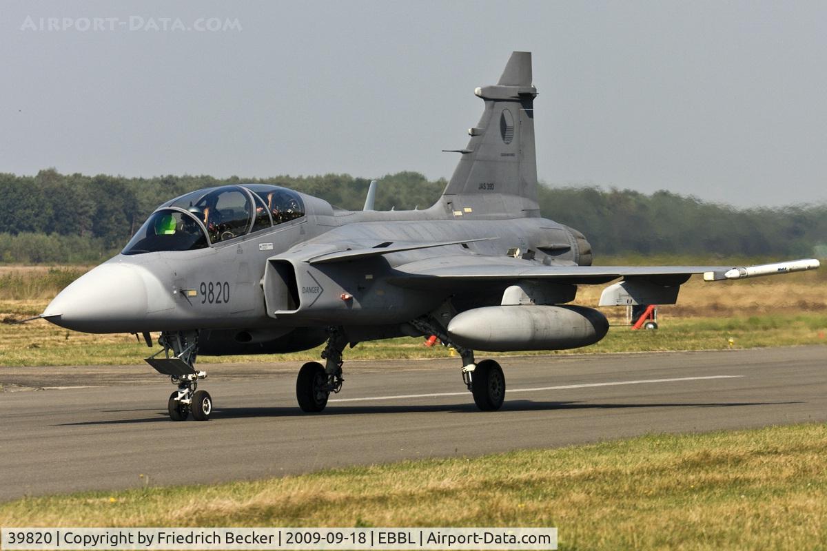 39820, Saab JAS-39C Gripen C/N 39237, taxying to the active