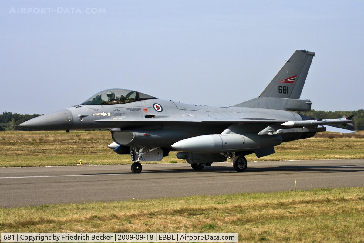 681, 1980 General Dynamics F-16AM Fighting Falcon C/N 6K-53, taxying to the active